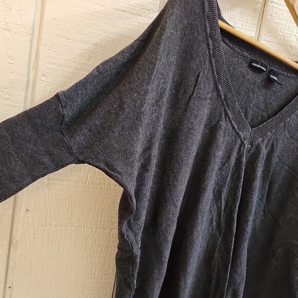 MODA INTERNATIONAL Women's Over-Sized Charcoal Gray VNeck Sweater Fitted Sleeves - Picture 1 of 7